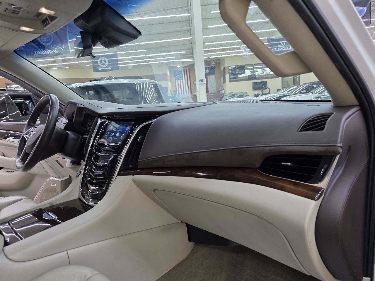 Used 2017 Cadillac Escalade Premium Luxury AWD/4WD image 23
