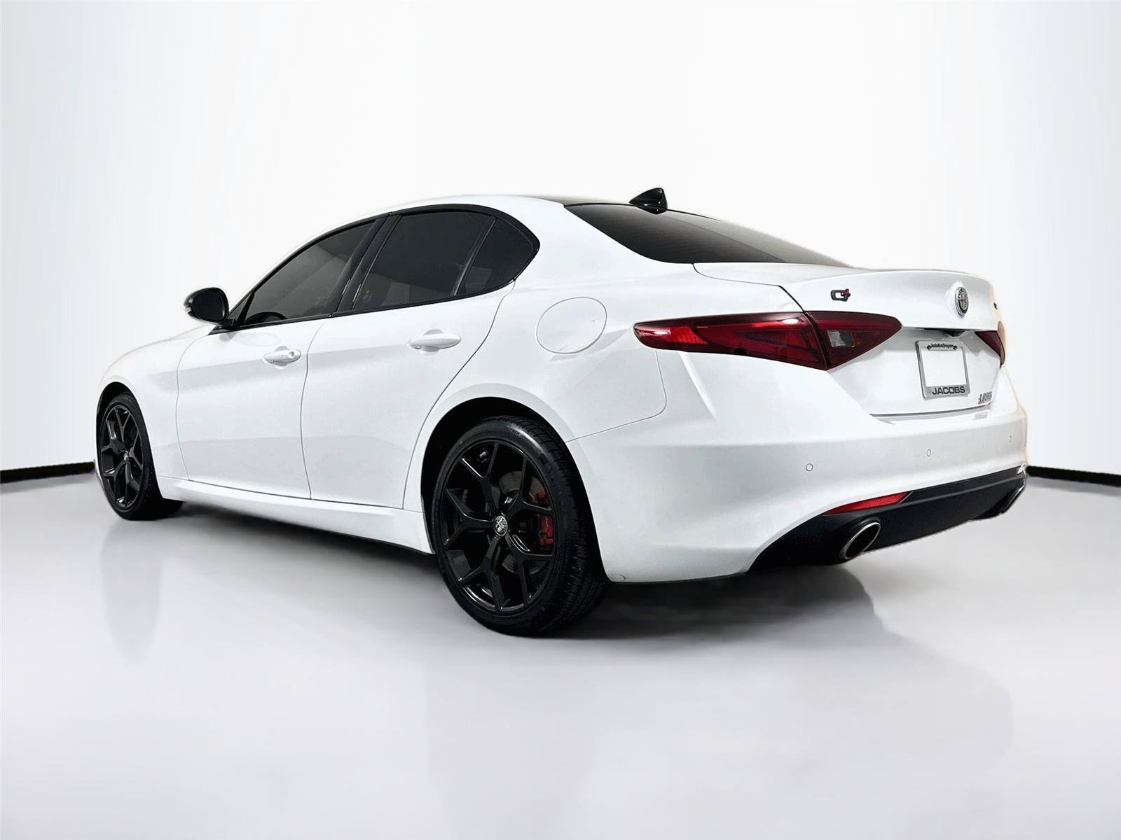 Used 2021 Alfa Romeo Giulia Ti w/ Nero Edizione AWD/4WD image 3