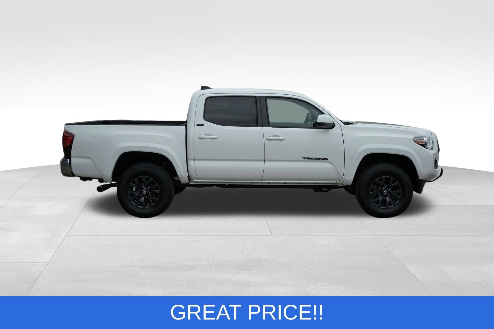 Used 2023 Toyota Tacoma SR5 AWD/4WD image 15