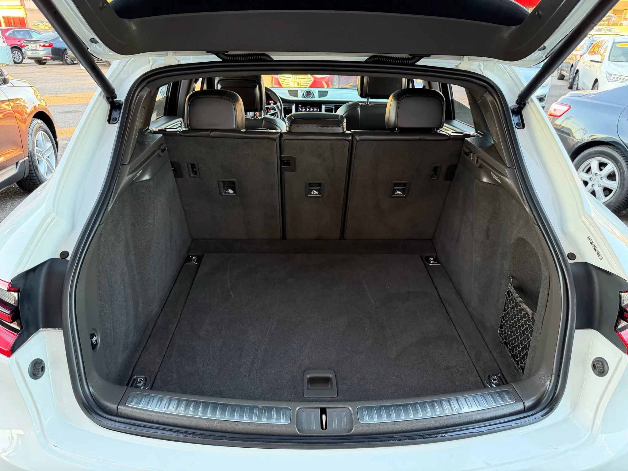 Used 2018 Porsche Macan Sport Edition image 44