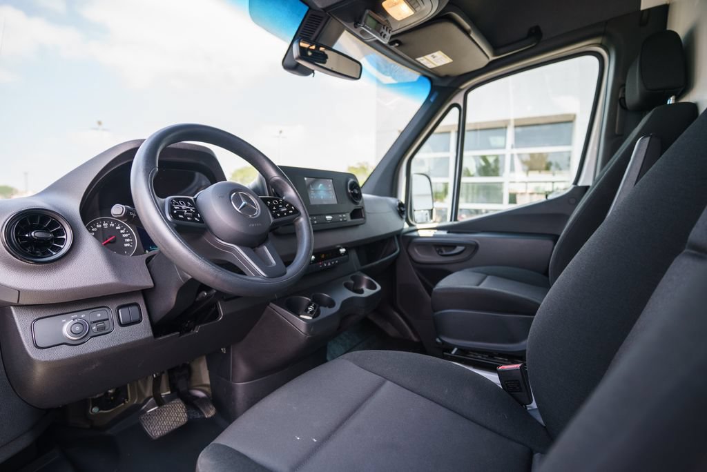 Used 2023 Mercedes-Benz Sprinter 2500 image 4