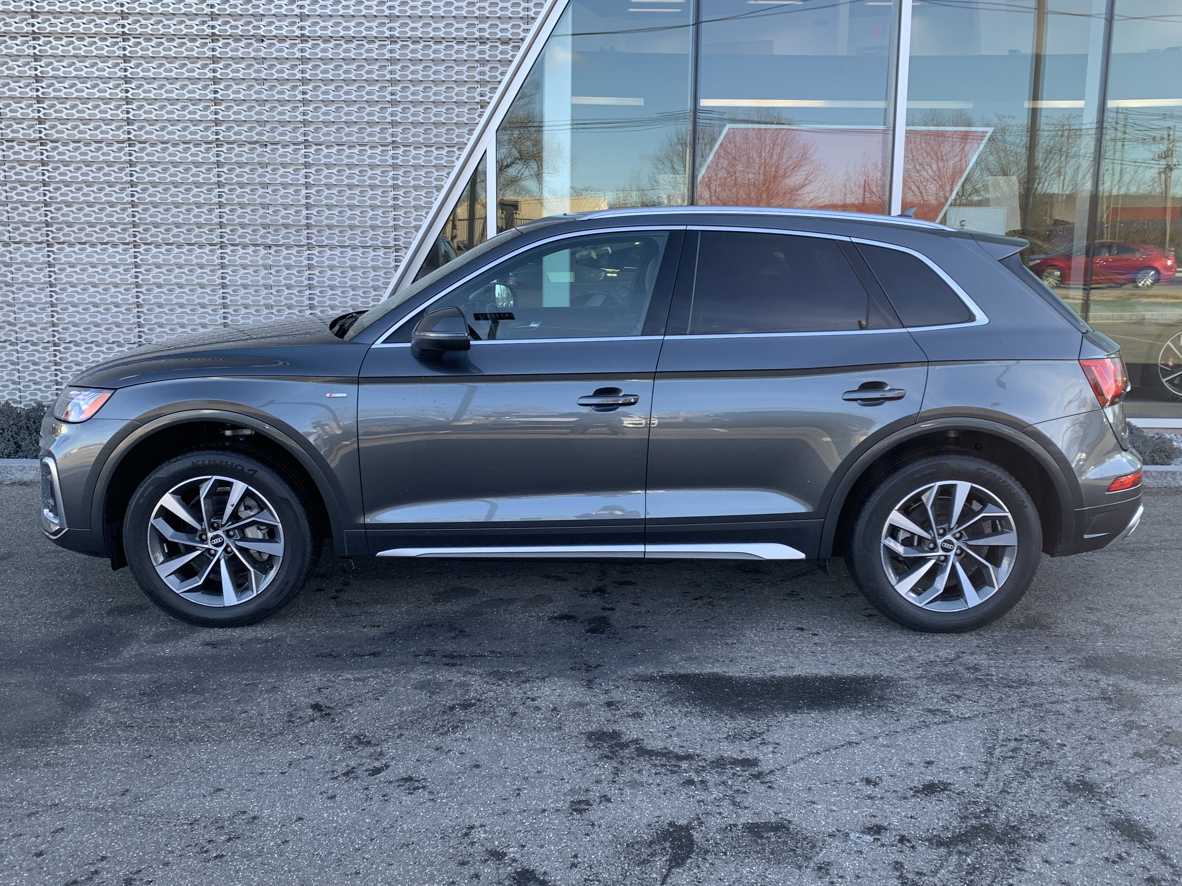 Certified 2022 Audi Q5 2.0T Premium w/ Convenience Package AWD/4WD image 2