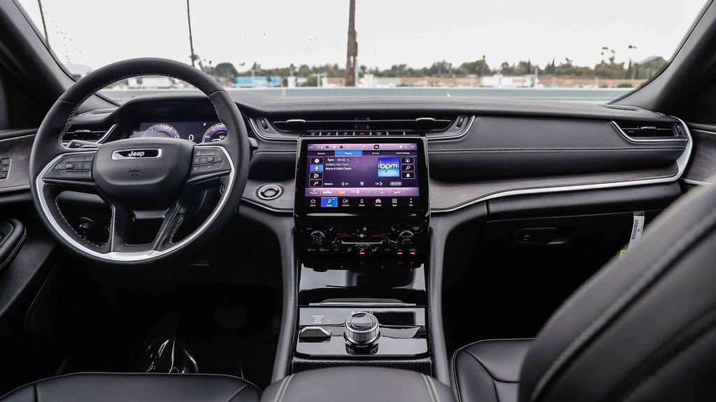 New 2025 Jeep Grand Cherokee L Limited w/ Black Appearance Package image 13