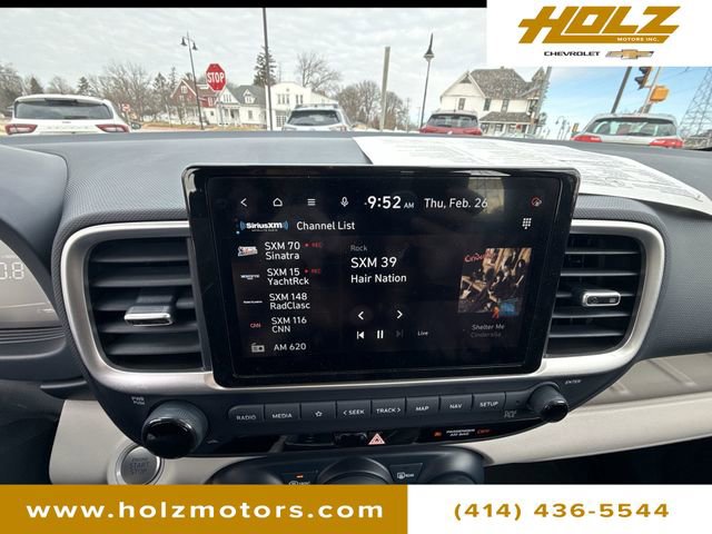 Used 2025 Hyundai Venue Limited image 13