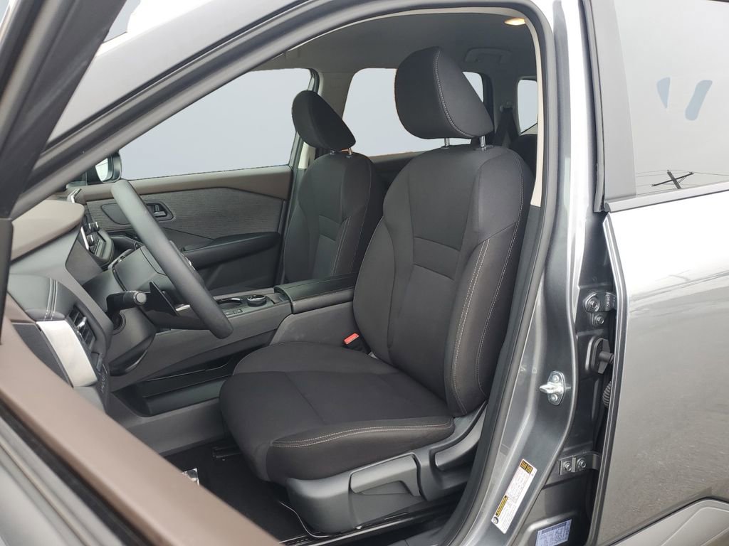 Used 2023 Nissan Rogue S image 9