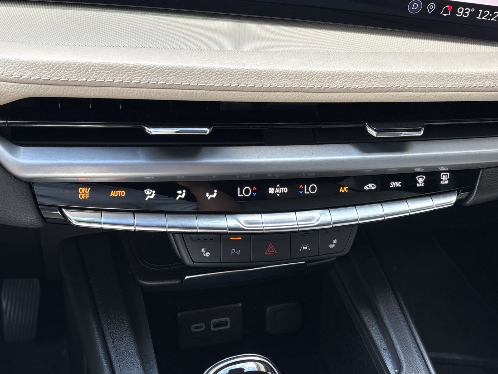 Used 2024 Cadillac XT4 Luxury w/ Cold Weather Package AWD/4WD image 21