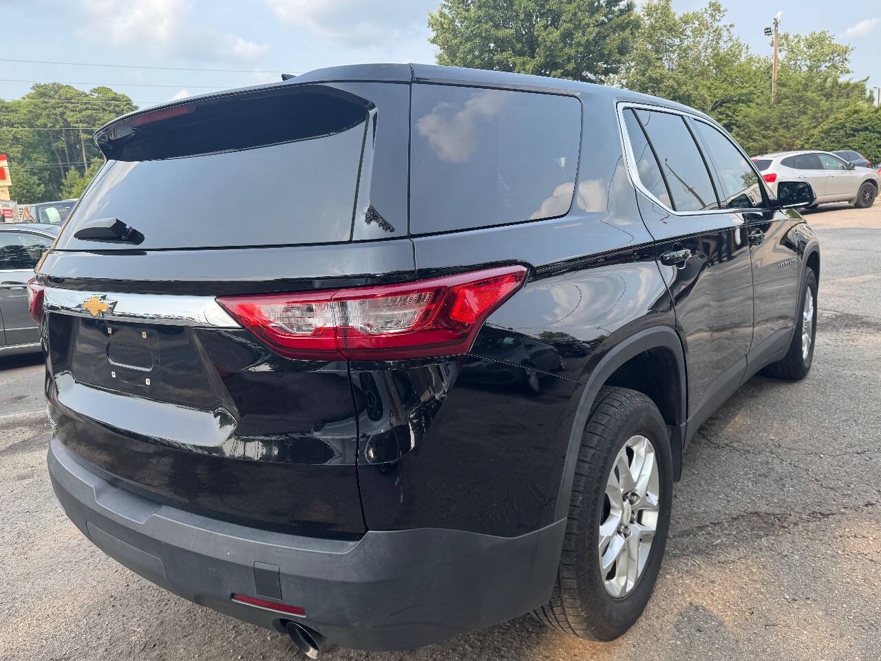 Used 2019 Chevrolet Traverse LS FWD image 4