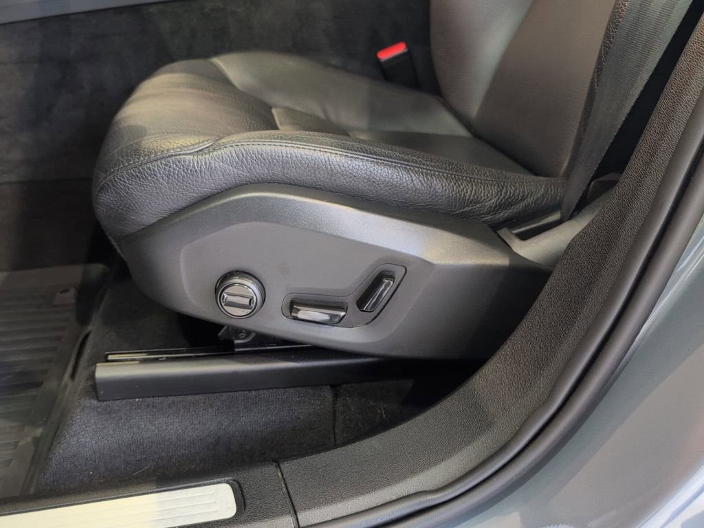 Used 2022 Volvo XC60 B5 Momentum w/ Advanced Package image 12