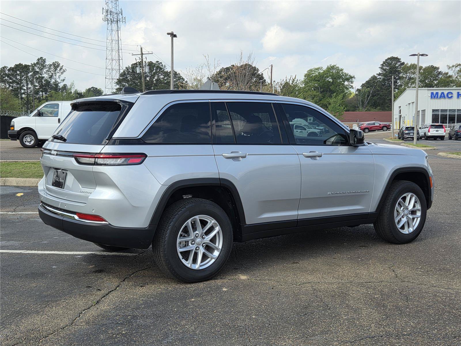 New 2025 Jeep Grand Cherokee Laredo X w/ Luxury Tech Group I RWD image 5