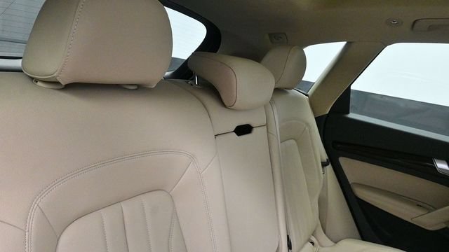 Used 2020 Audi Q5 Prestige w/ Prestige Package AWD/4WD image 12