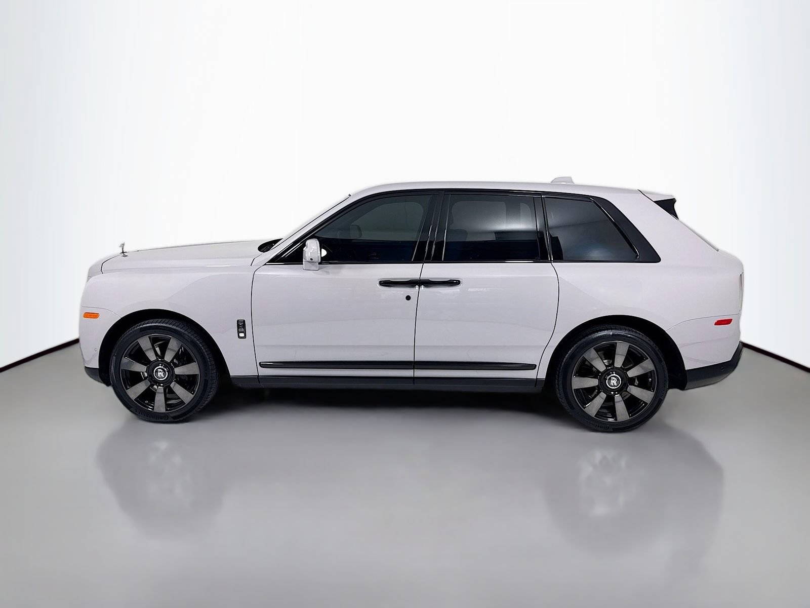 Certified 2022 Rolls-Royce Cullinan w/ Dark Exterior Package AWD/4WD image 5