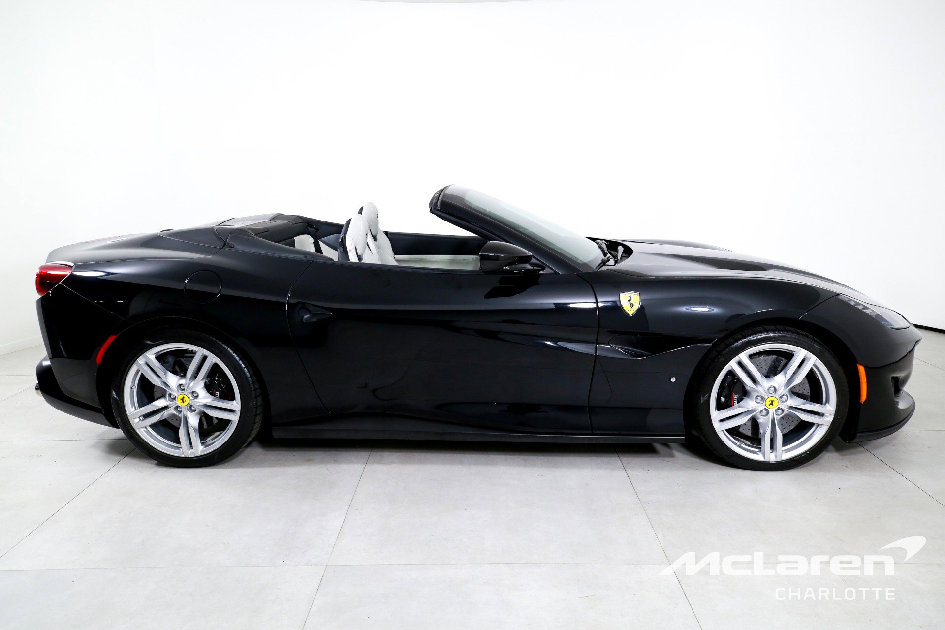 Used 2020 Ferrari Portofino image 10
