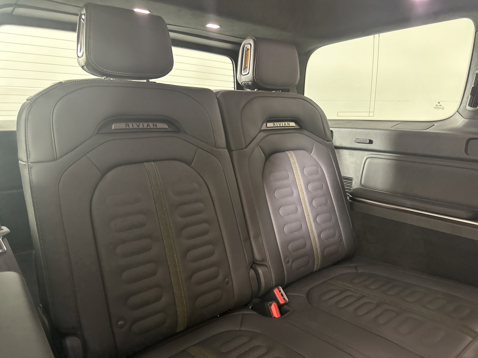 Used 2022 Rivian R1S Launch Edition image 21