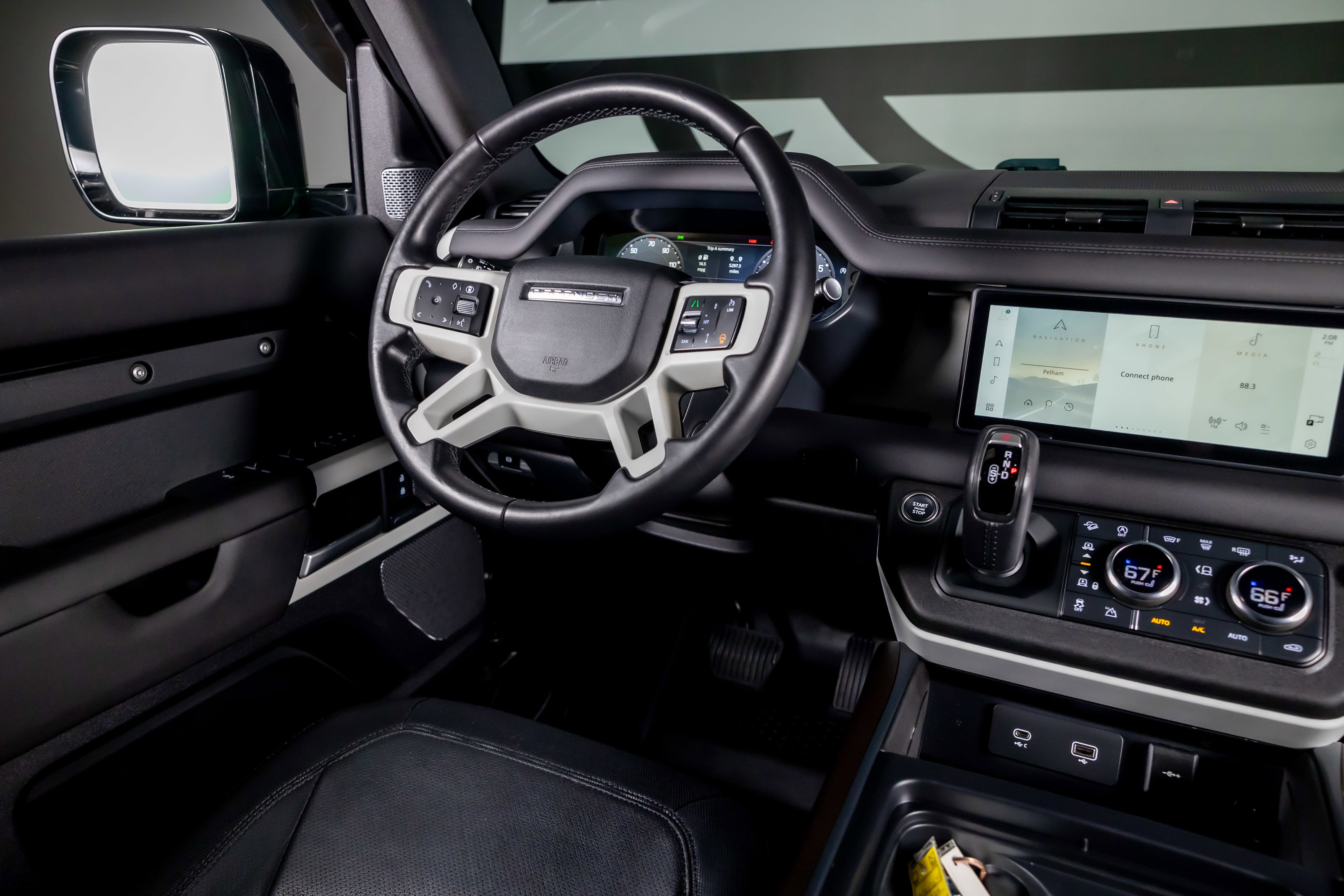Used 2024 Land Rover Defender 110 X-Dynamic SE image 6