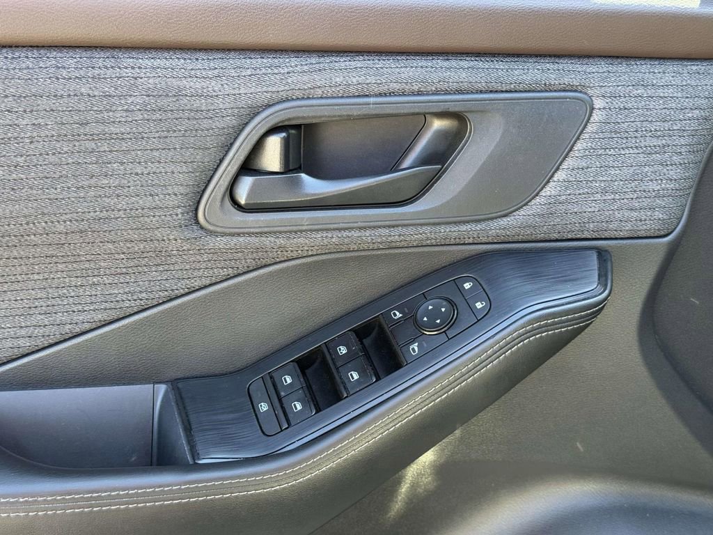 Used 2021 Nissan Rogue S FWD image 18