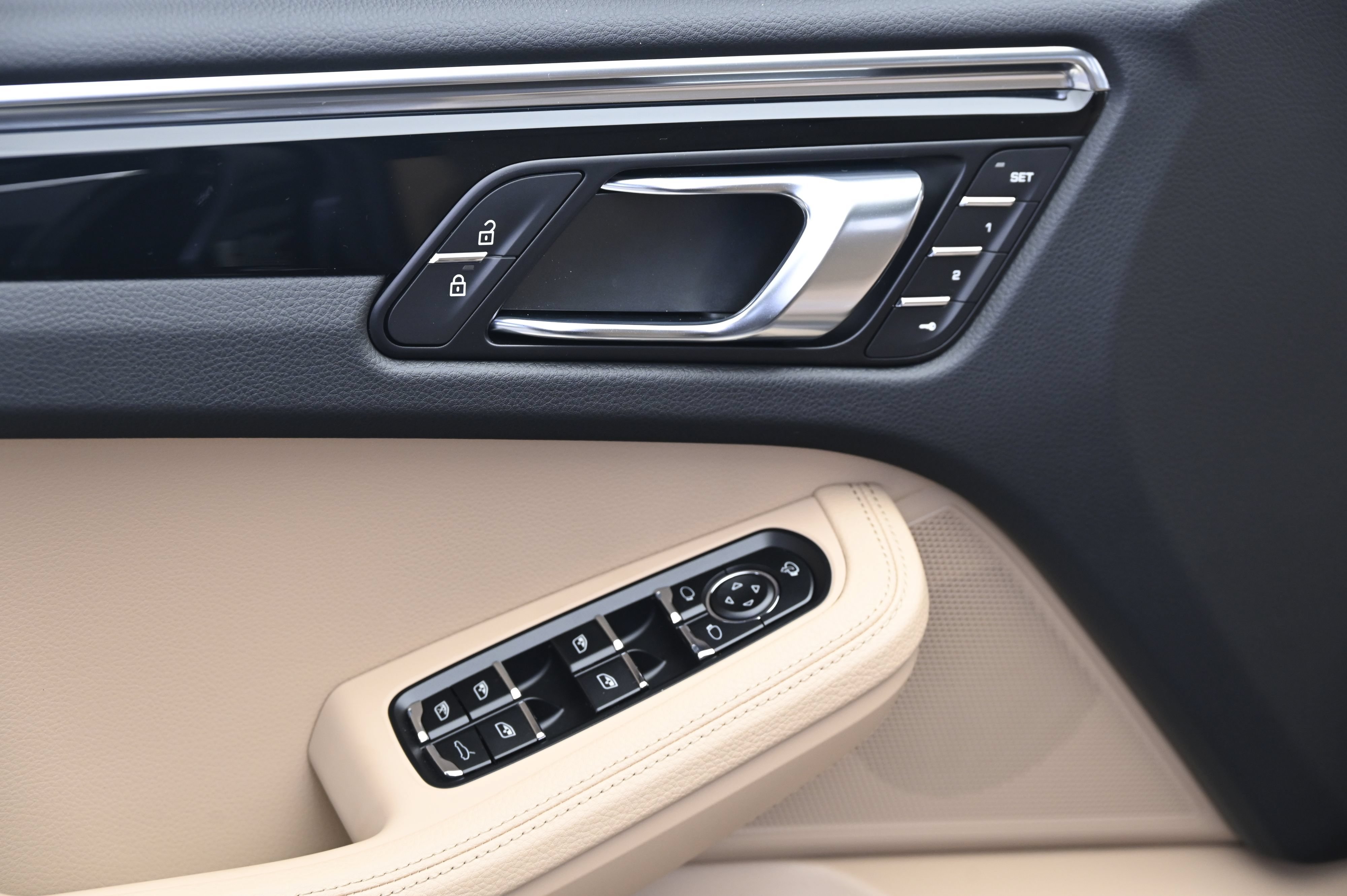 Certified 2026 Porsche Macan AWD/4WD image 27