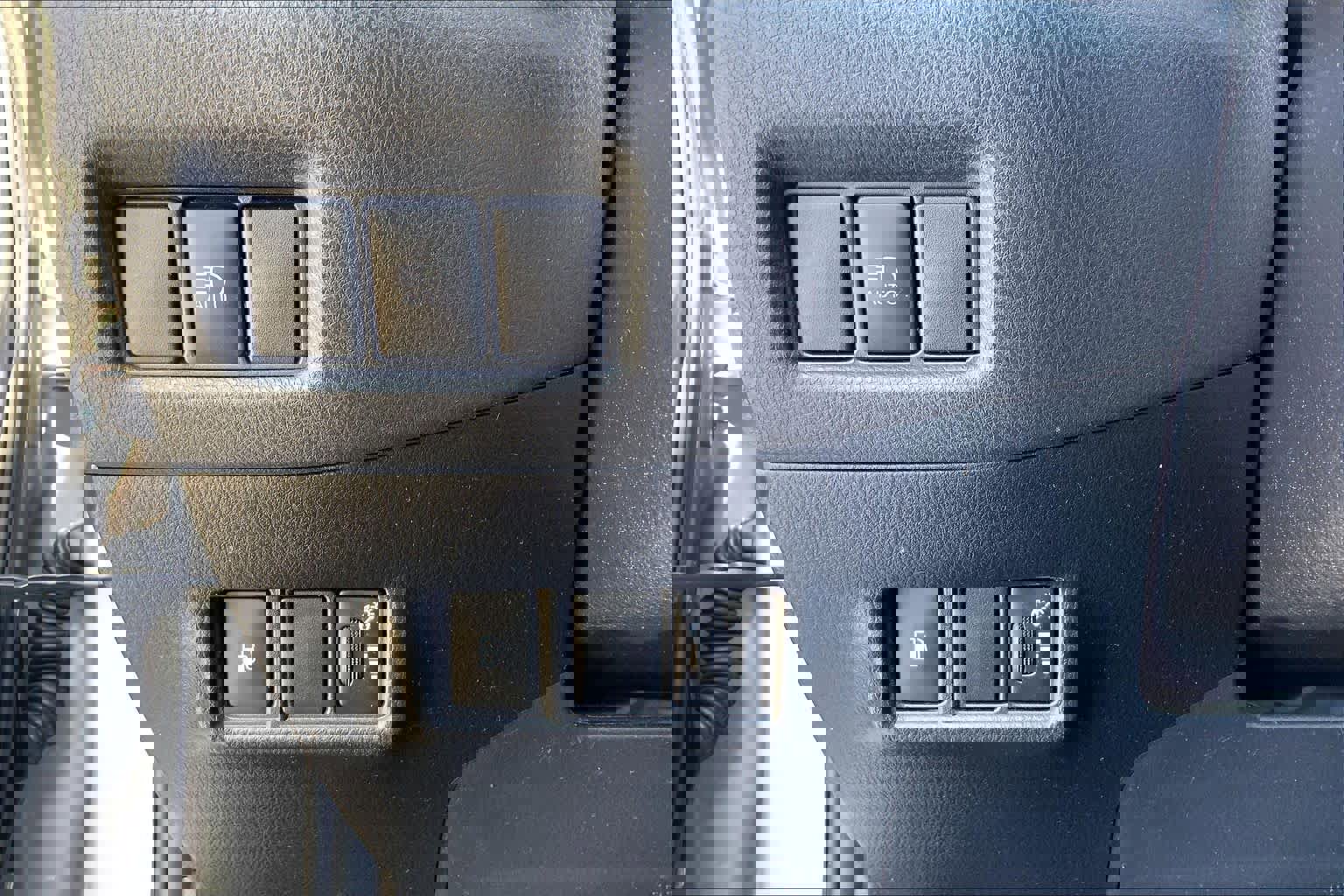 Used 2019 Toyota C-HR LE image 32