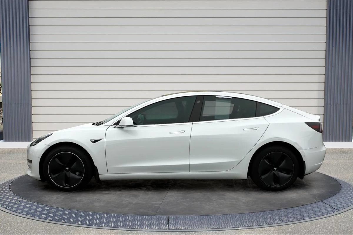 Used 2018 Tesla Model 3 Long Range AWD/4WD image 4