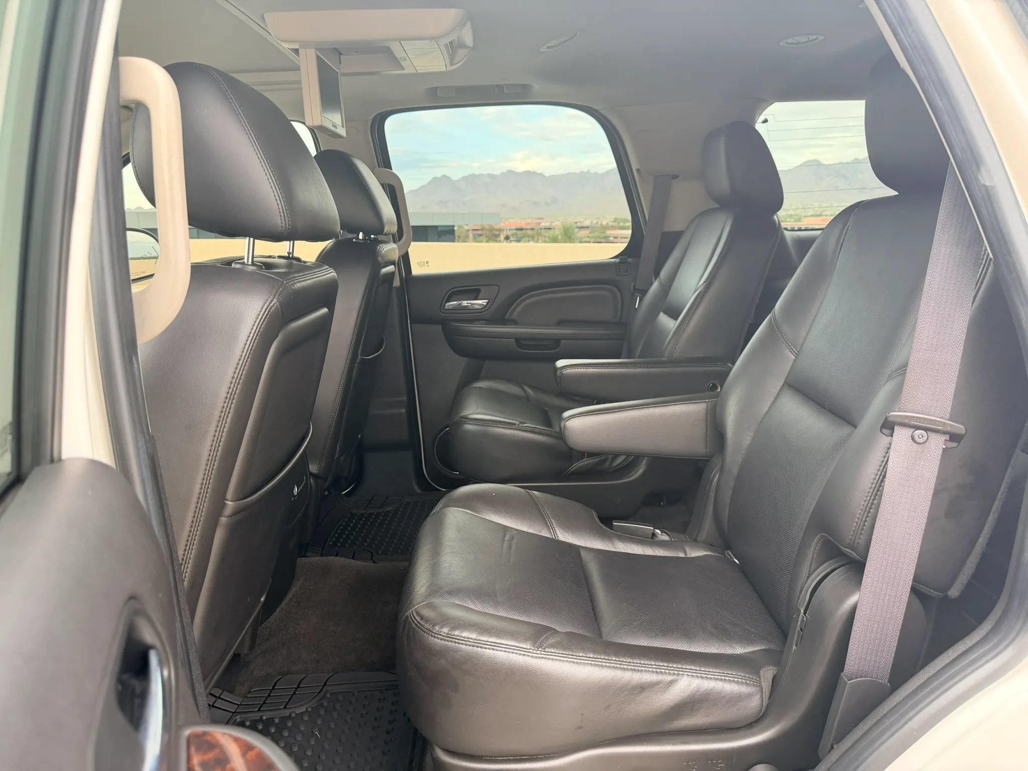 Used 2011 GMC Yukon Denali RWD image 15