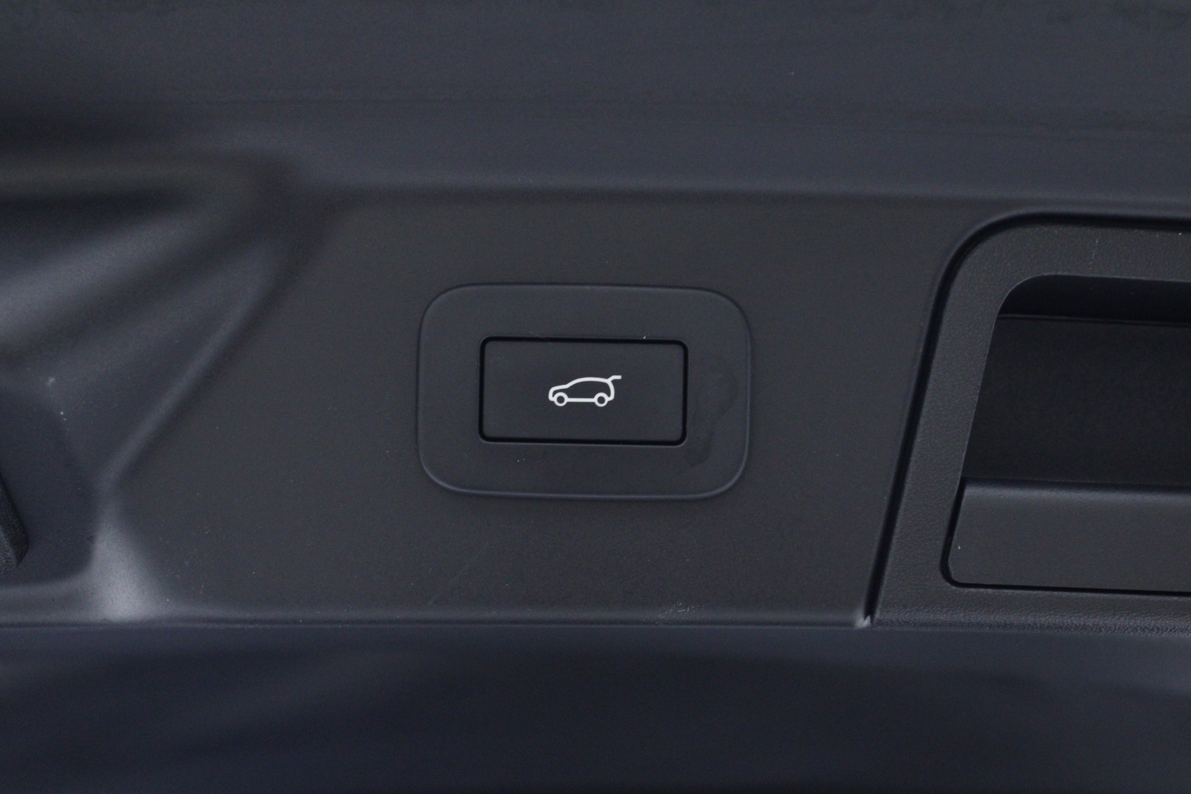 Used 2023 Land Rover Range Rover Velar R-Dynamic S image 11