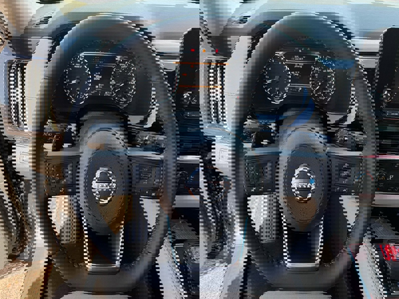 New 2025 Nissan Pathfinder SV image 13