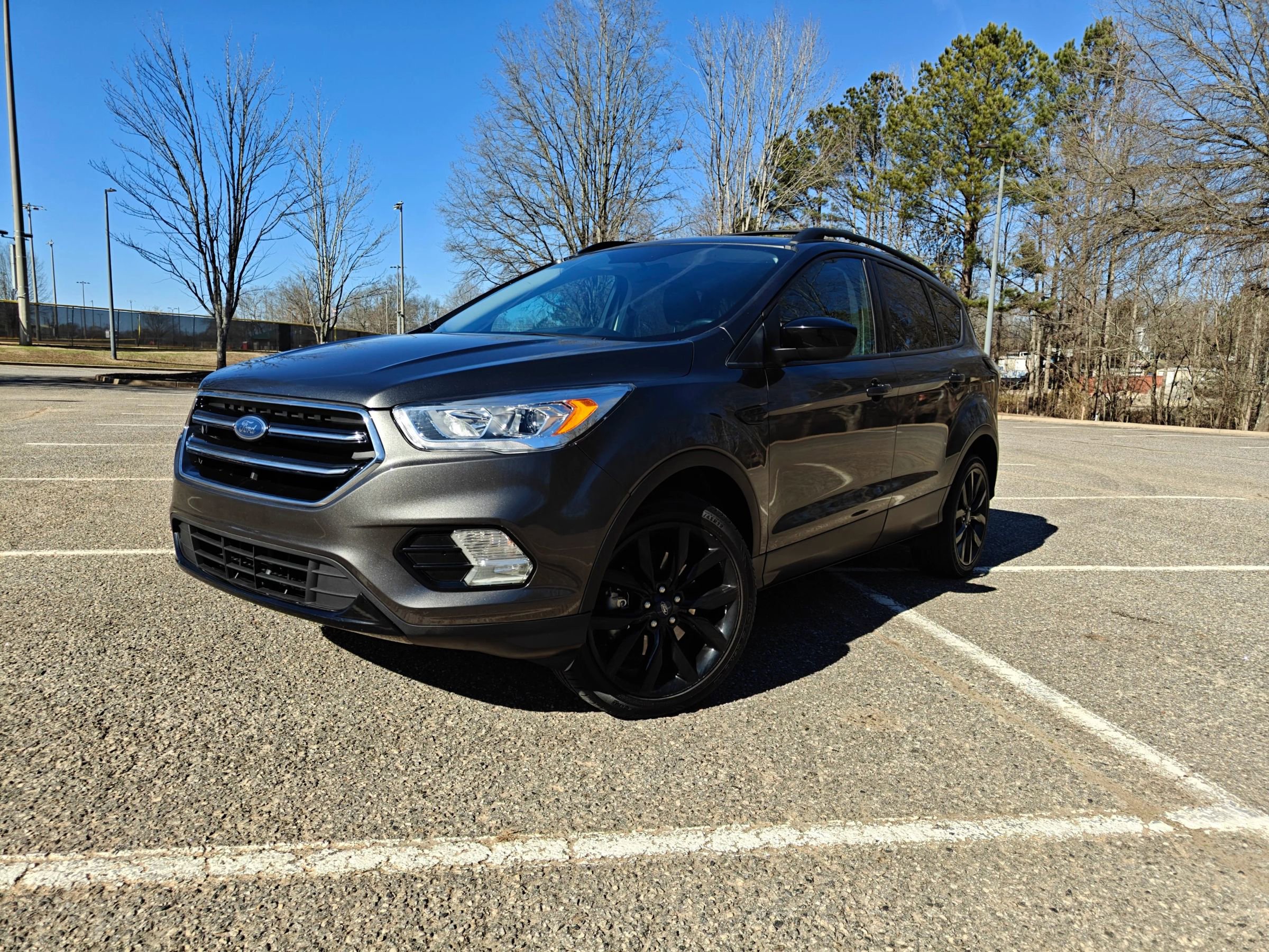 Used 2018 Ford Escape SE w/ SE Sport Appearance Package image 2