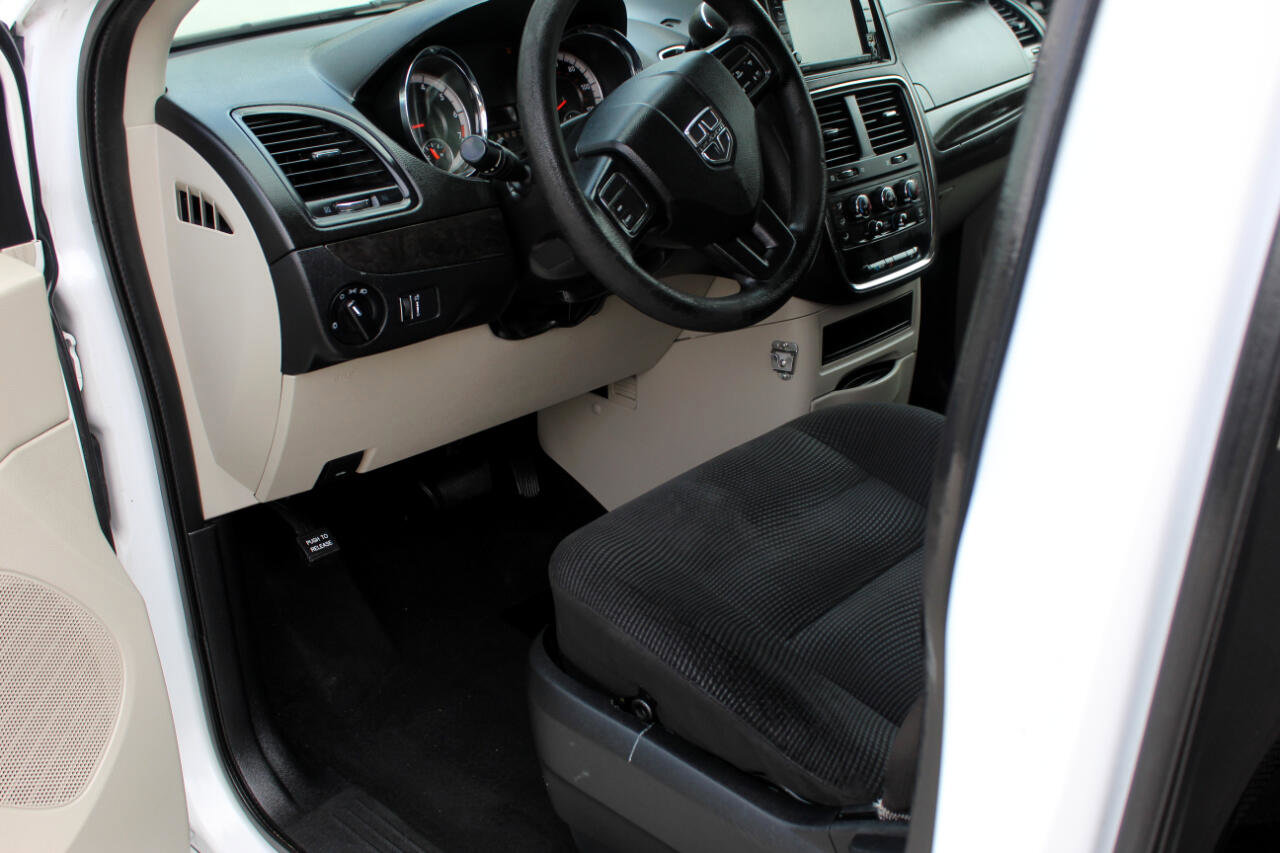 Used 2020 Dodge Grand Caravan SE image 13