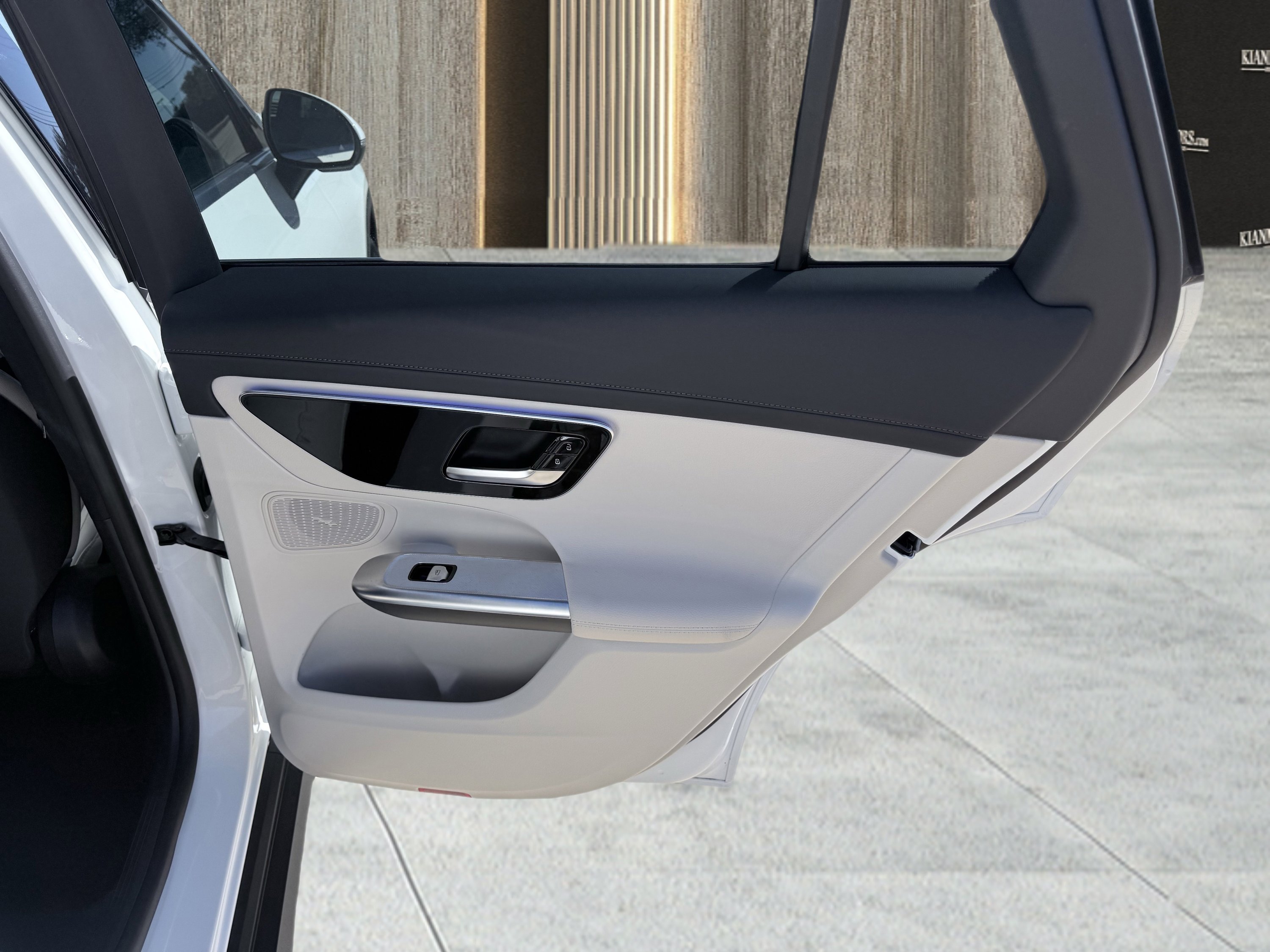 Used 2025 Mercedes-Benz GLC 300 4MATIC image 41