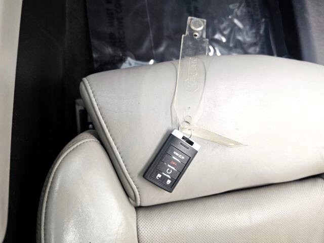 Used 2013 Cadillac XTS Luxury w/ Driver Awareness Package image 21