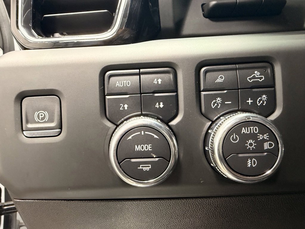 Used 2024 GMC Sierra 3500 Denali w/ Denali Reserve Package image 29