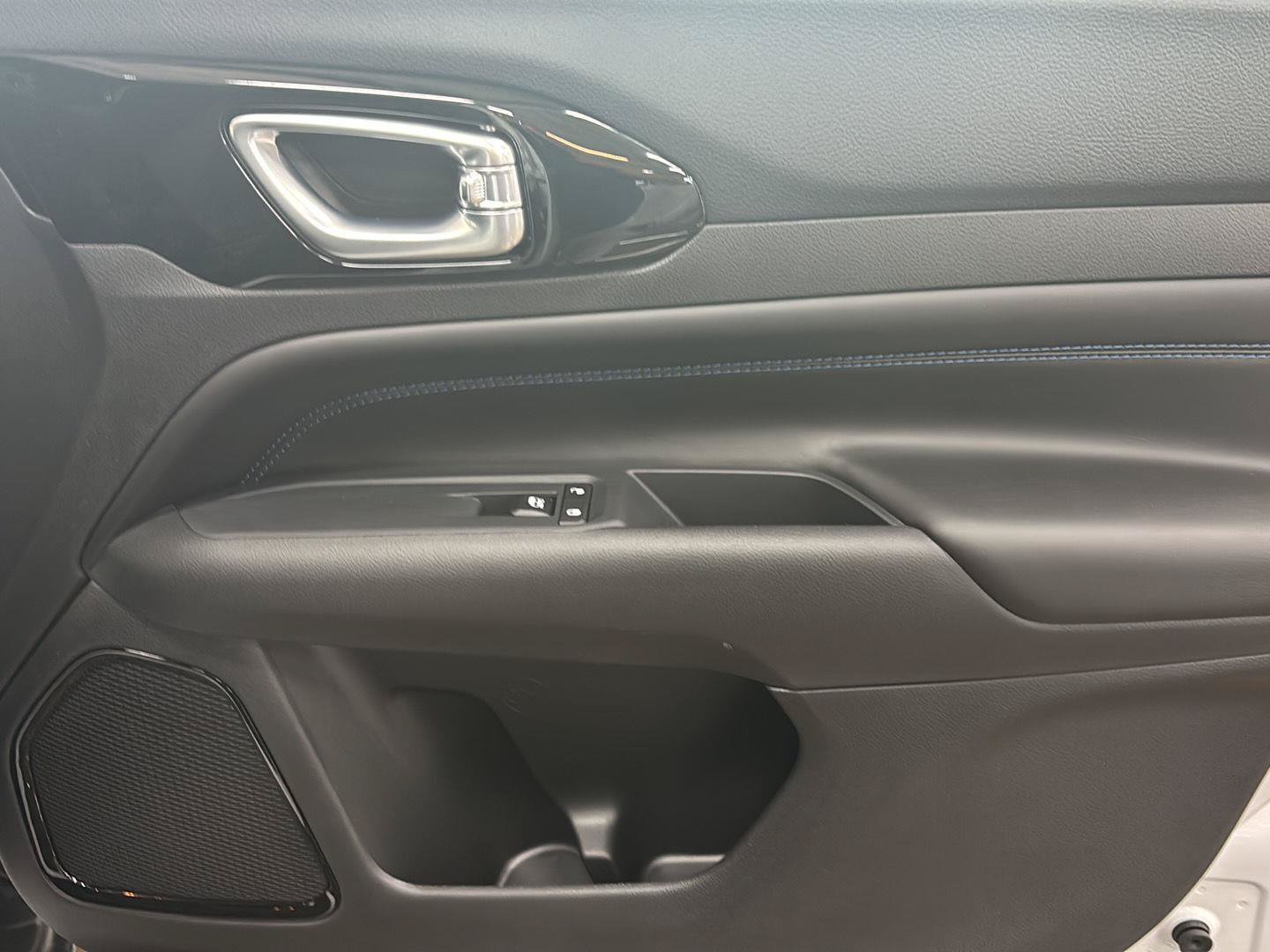 New 2026 Jeep Compass Latitude AWD/4WD image 18