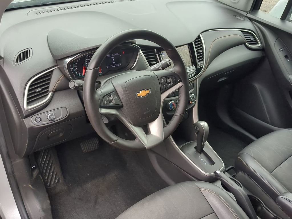 Used 2019 Chevrolet Trax LT w/ LT Convenience Package AWD/4WD image 13