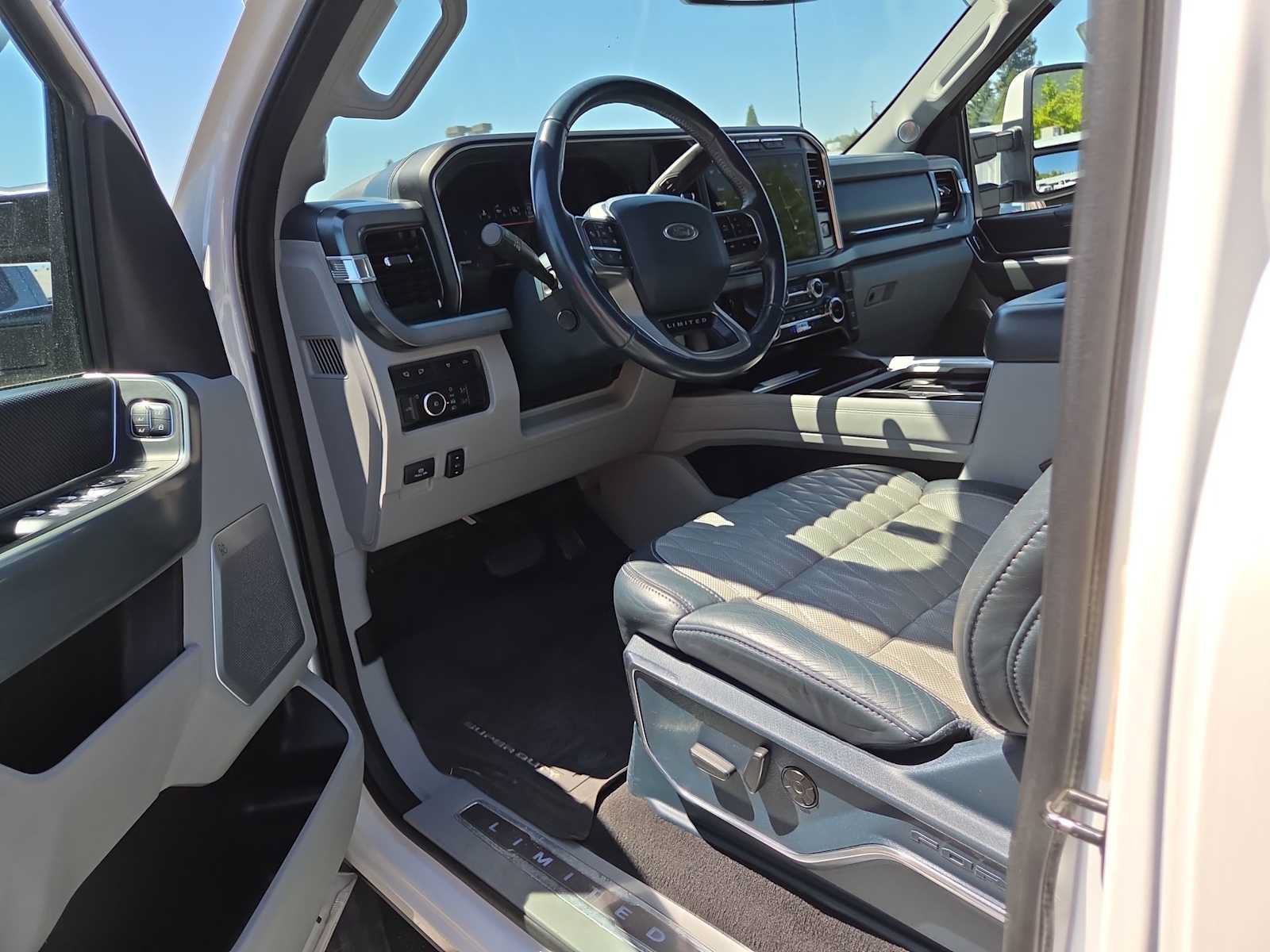 Used 2023 Ford F450 Limited w/ FX4 Off-Road Package AWD/4WD image 10