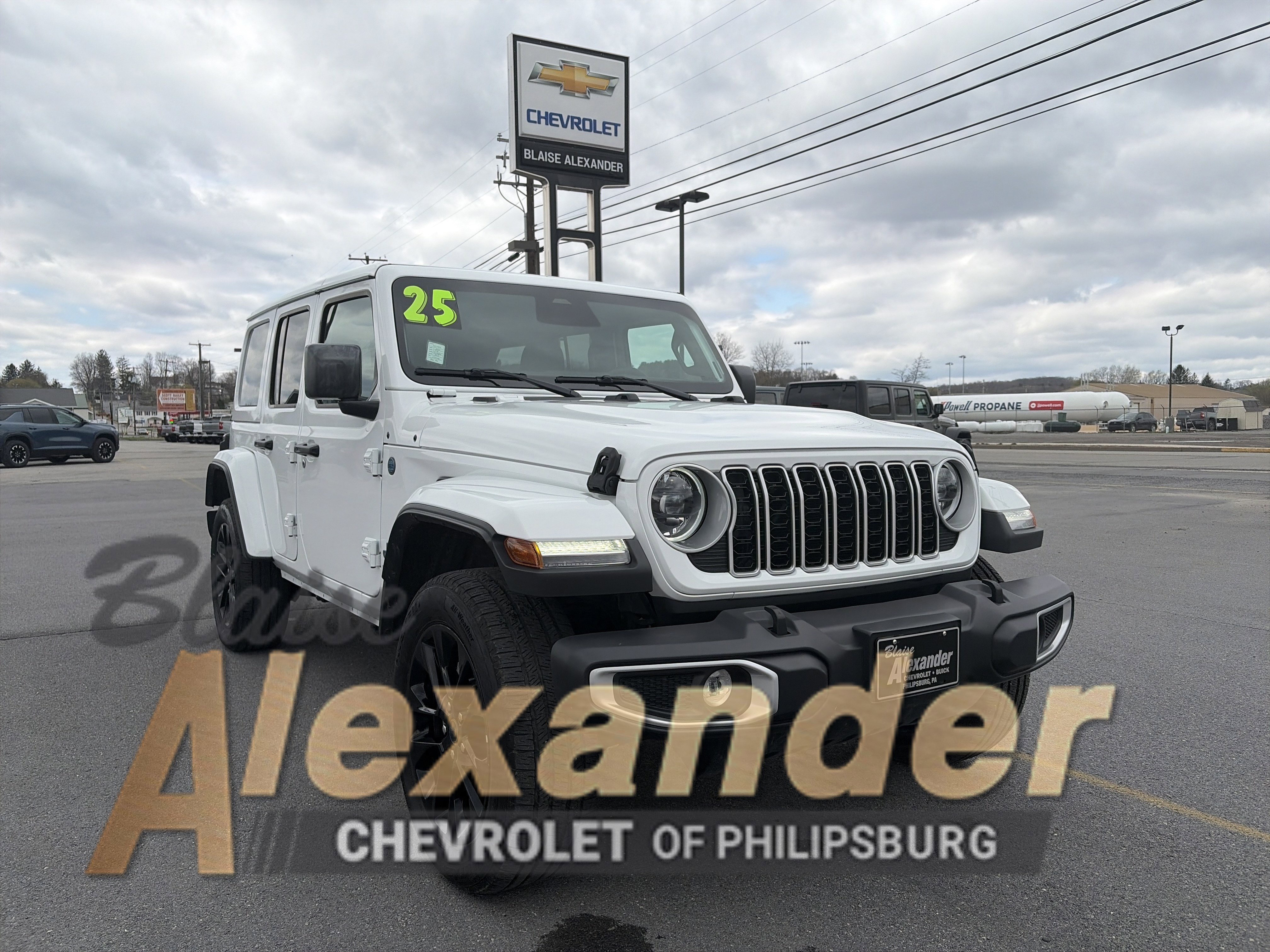 Used 2025 Jeep Wrangler Sahara w/ Safety Group AWD/4WD image 1