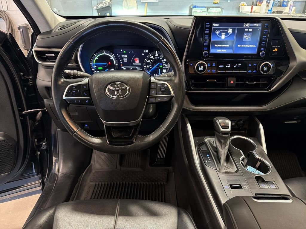 Used 2021 Toyota Highlander XLE AWD/4WD image 6