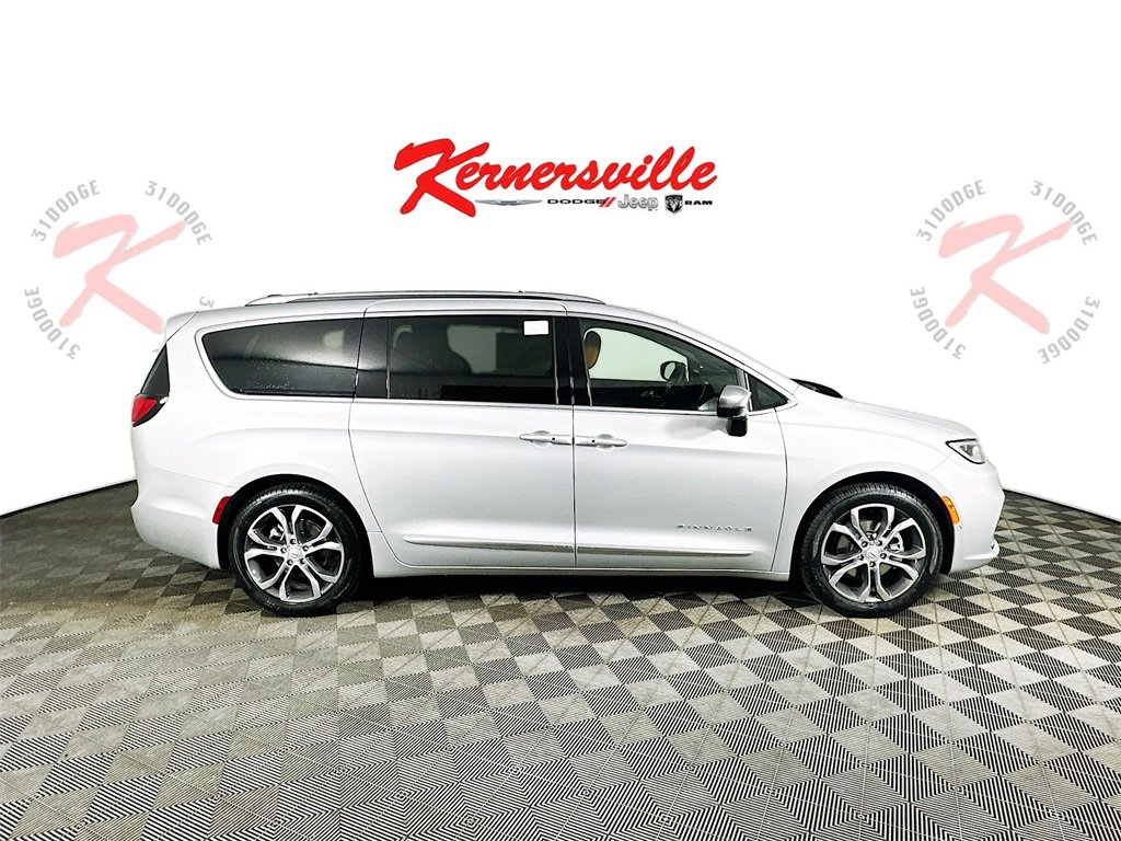 New 2026 Chrysler Pacifica Pinnacle image 8