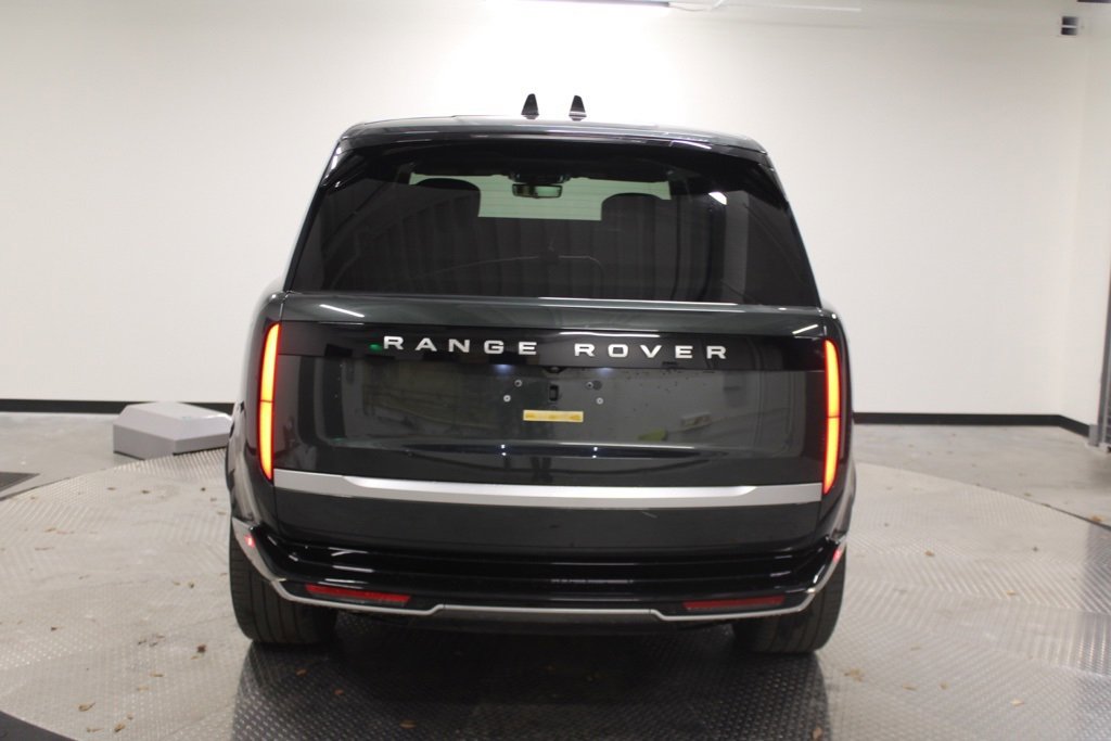 Used 2024 Land Rover Range Rover Long Wheelbase Autobiography image 6