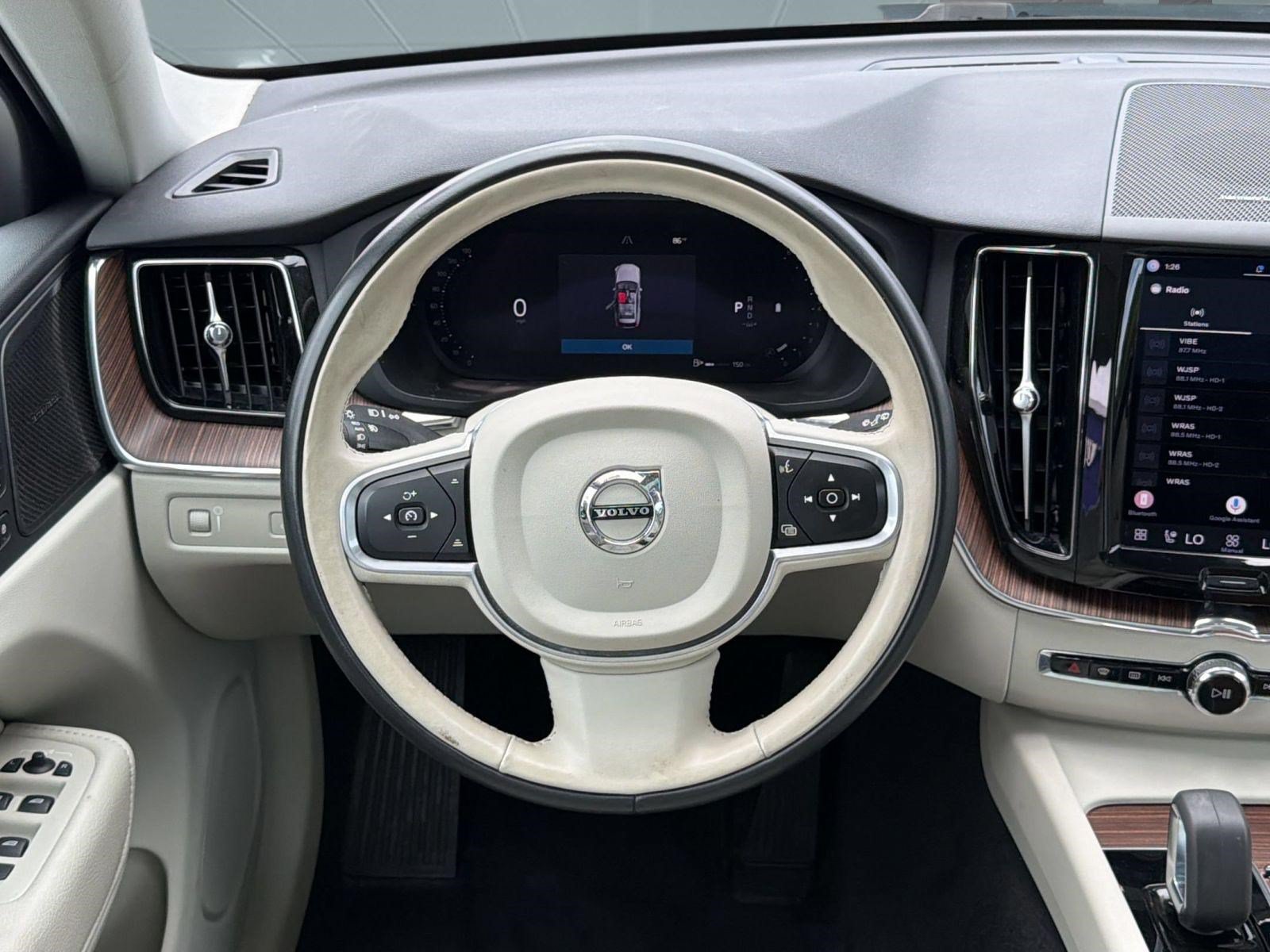 Certified 2022 Volvo XC60 B5 Momentum w/ Climate Package AWD/4WD image 26