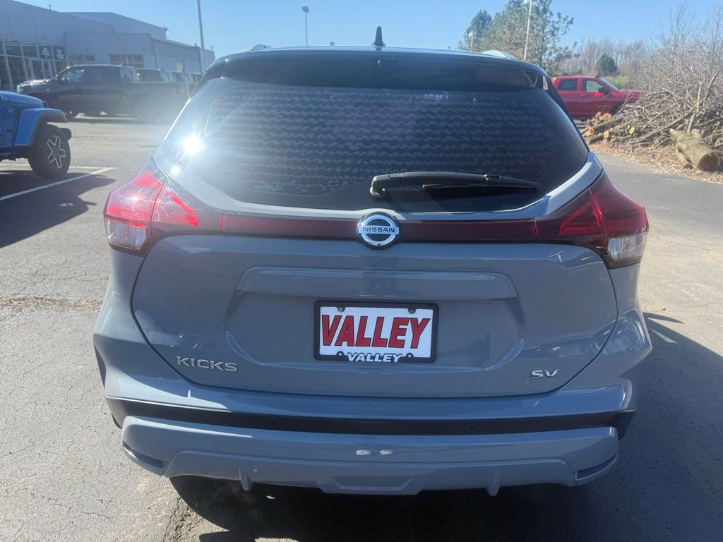 Used 2021 Nissan Kicks SV image 4