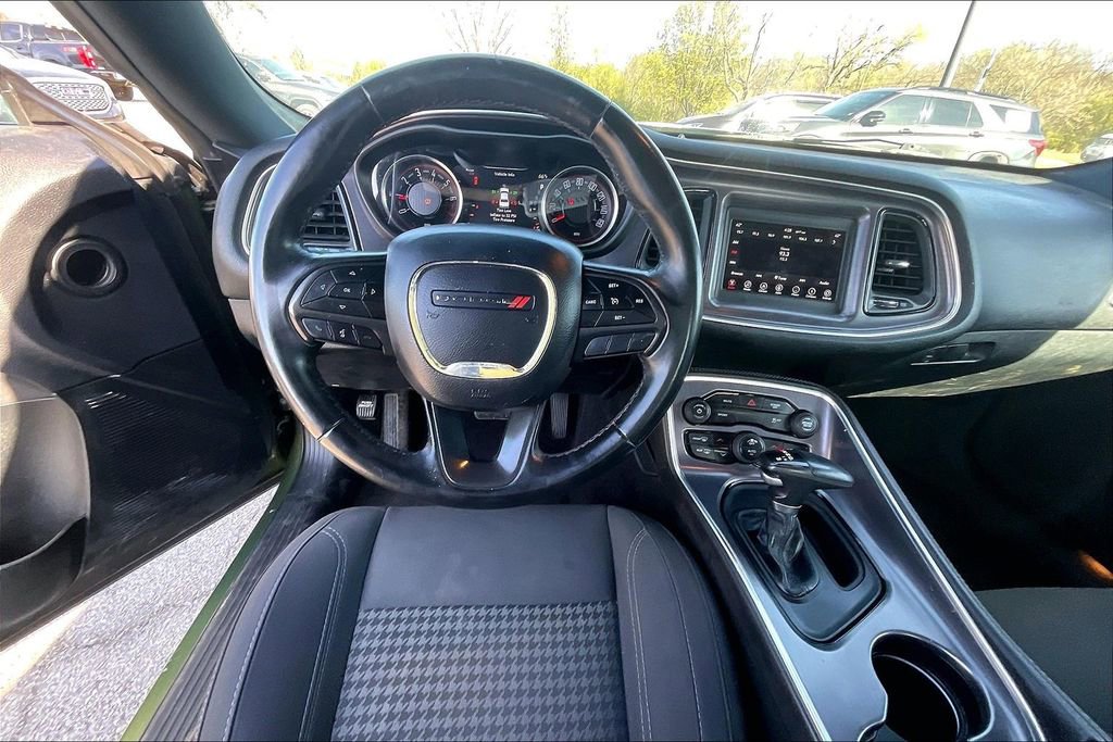 Used 2018 Dodge Challenger SXT image 4