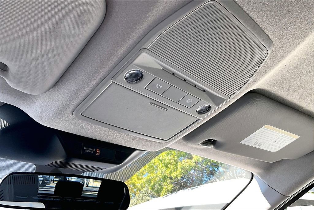 Used 2025 Nissan Kicks SR image 46