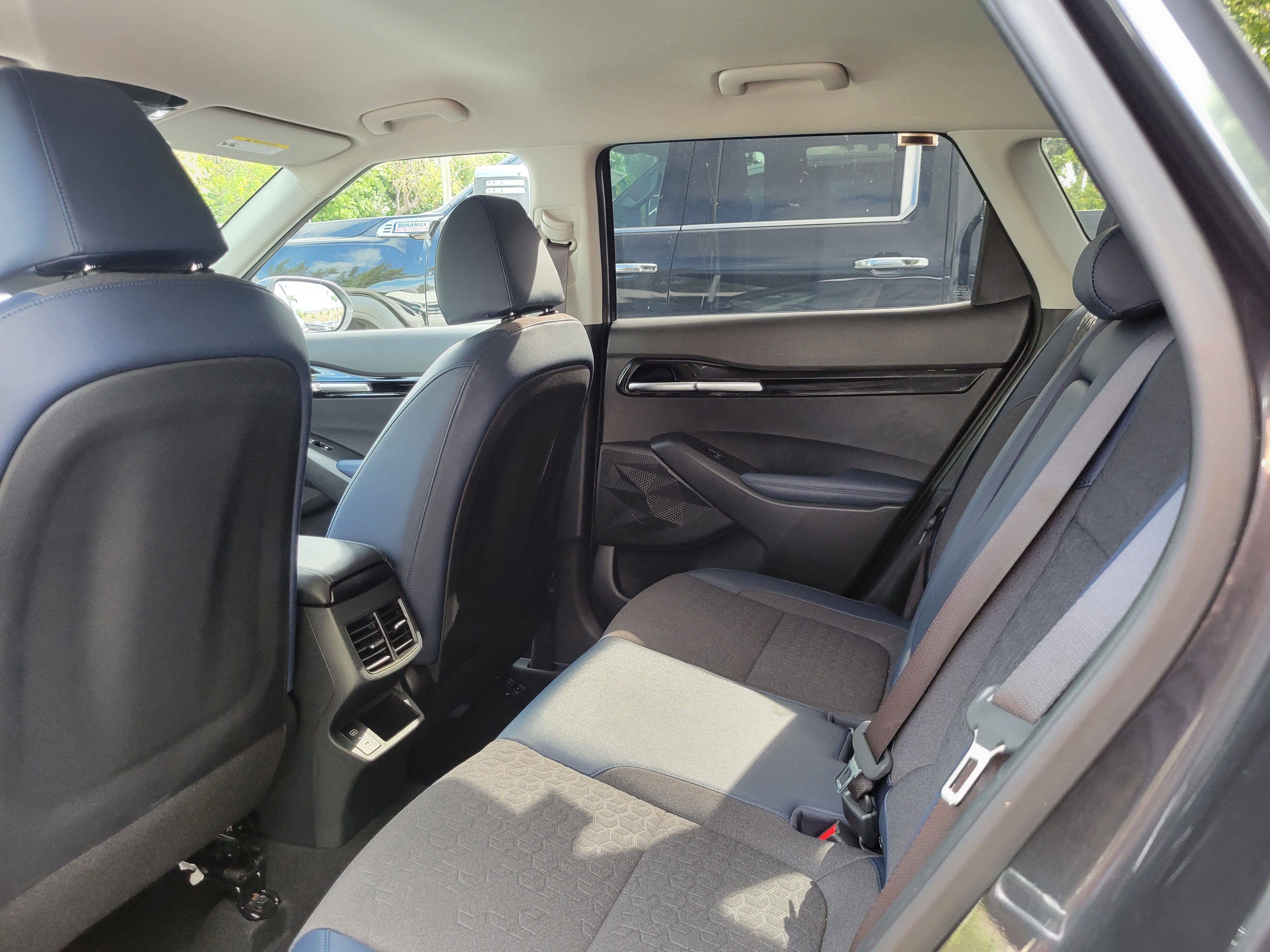 Used 2025 Kia Seltos S FWD image 13