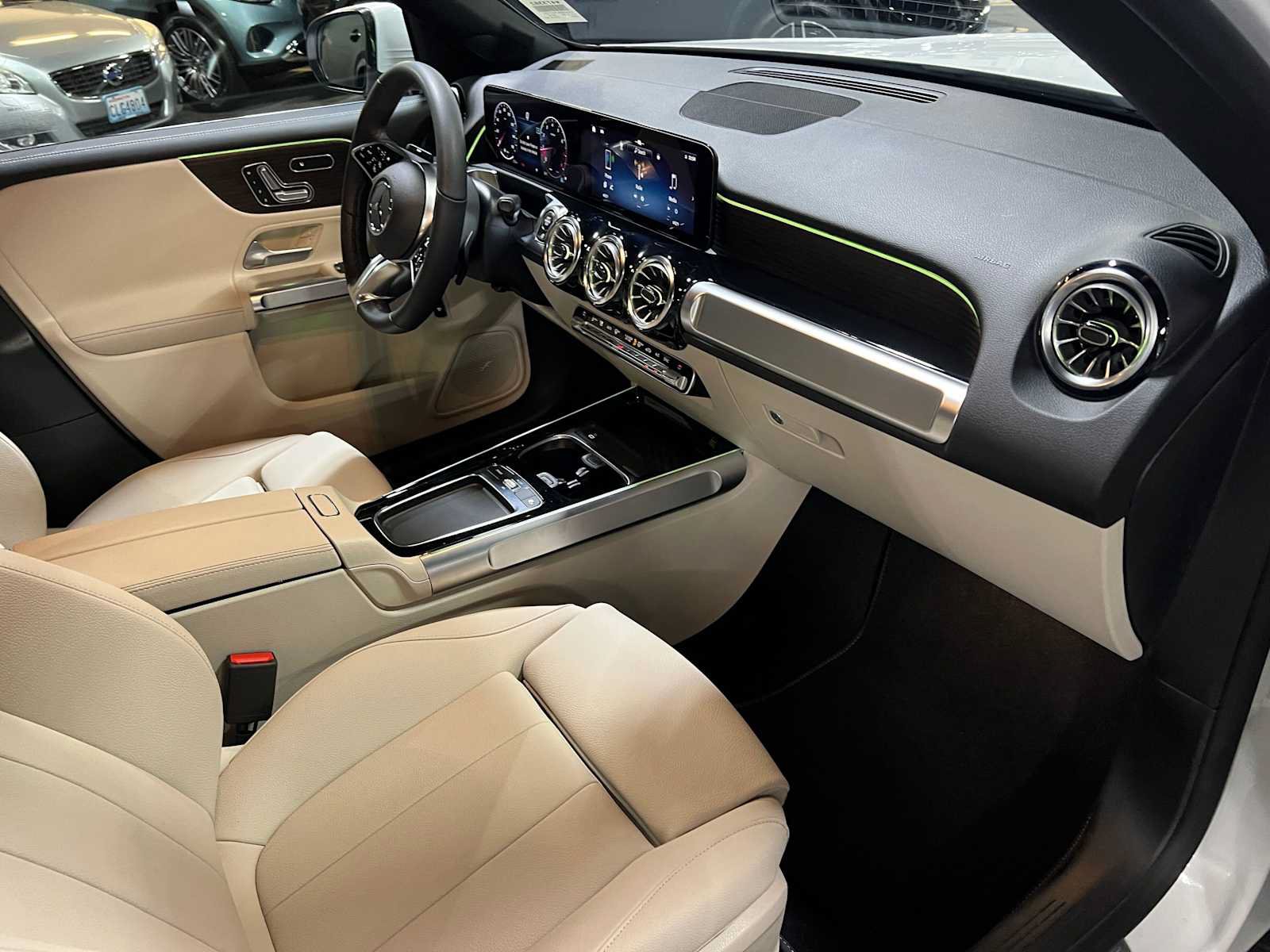 Used 2026 Mercedes-Benz GLB 250 4MATIC image 11