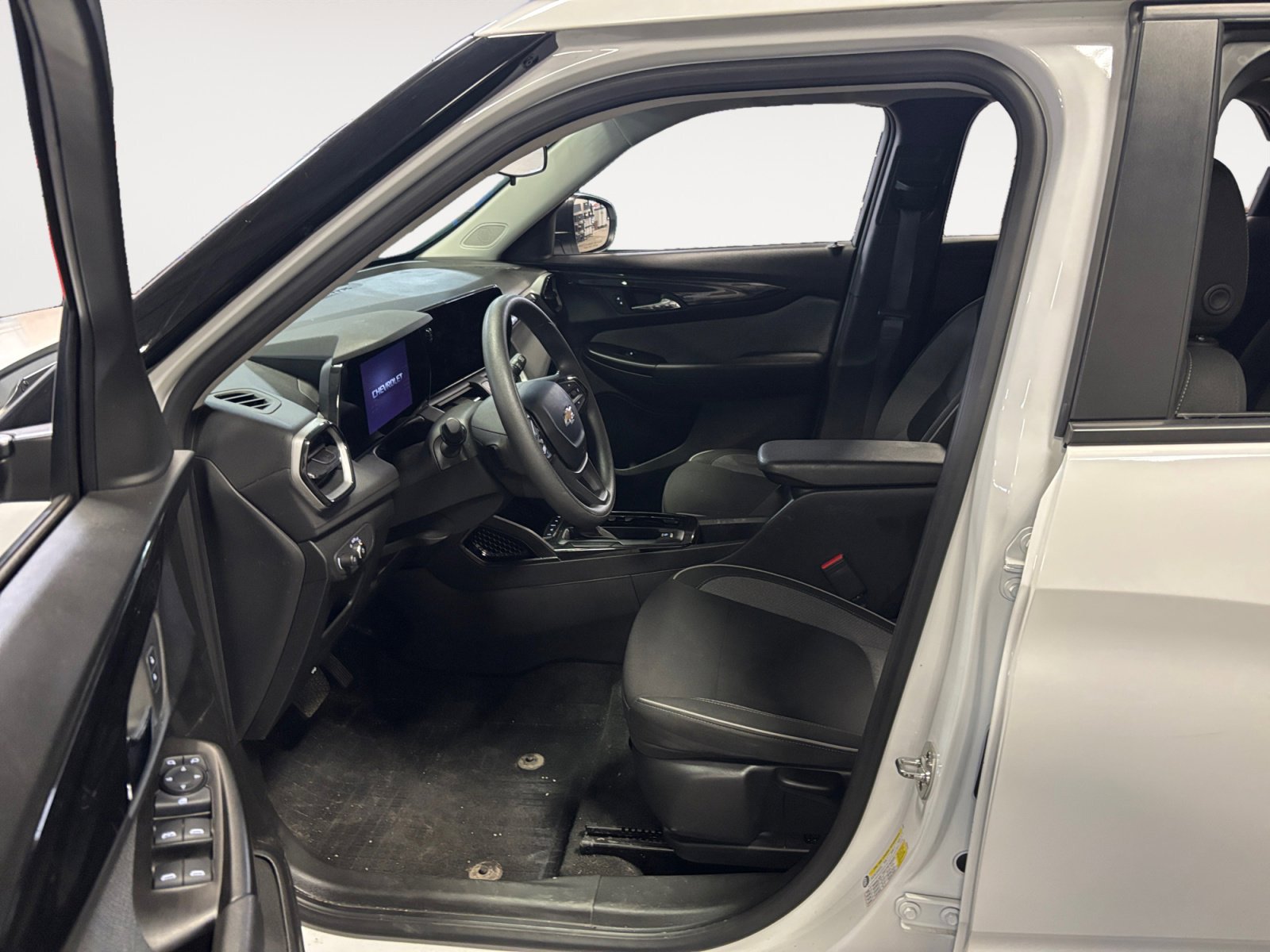 Used 2024 Chevrolet TrailBlazer LS w/ LS Convenience Package image 9