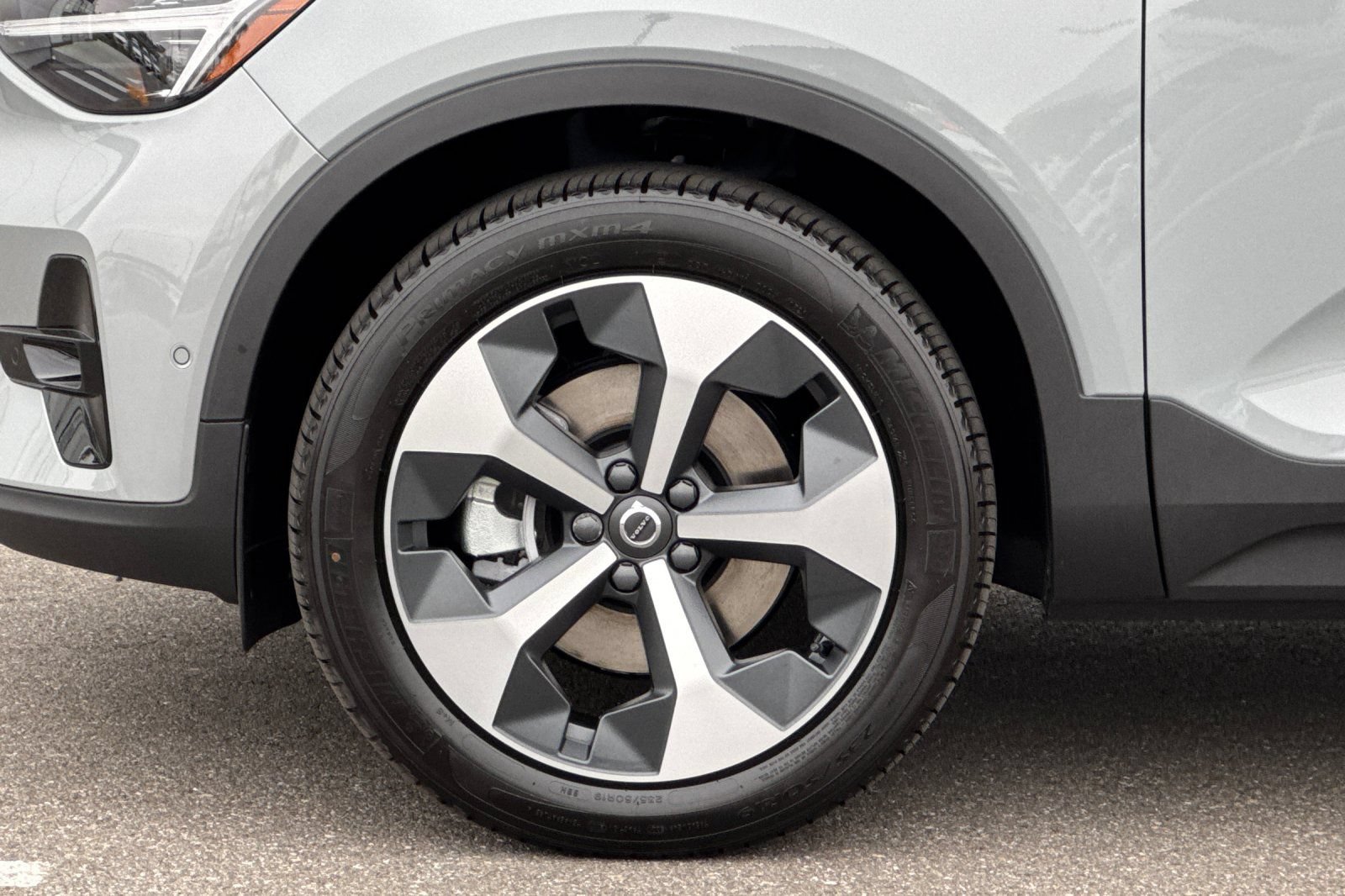 New 2026 Volvo XC40 B5 Plus w/ Protection Package Premier AWD/4WD image 32