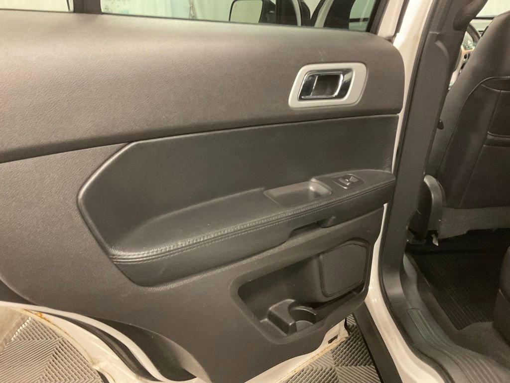 Used 2013 Ford Explorer XLT AWD/4WD image 24