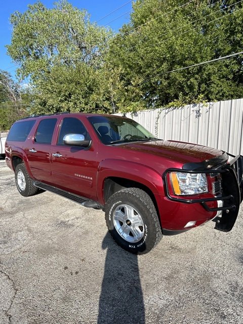 Used 2010 Chevrolet Suburban LT image 3