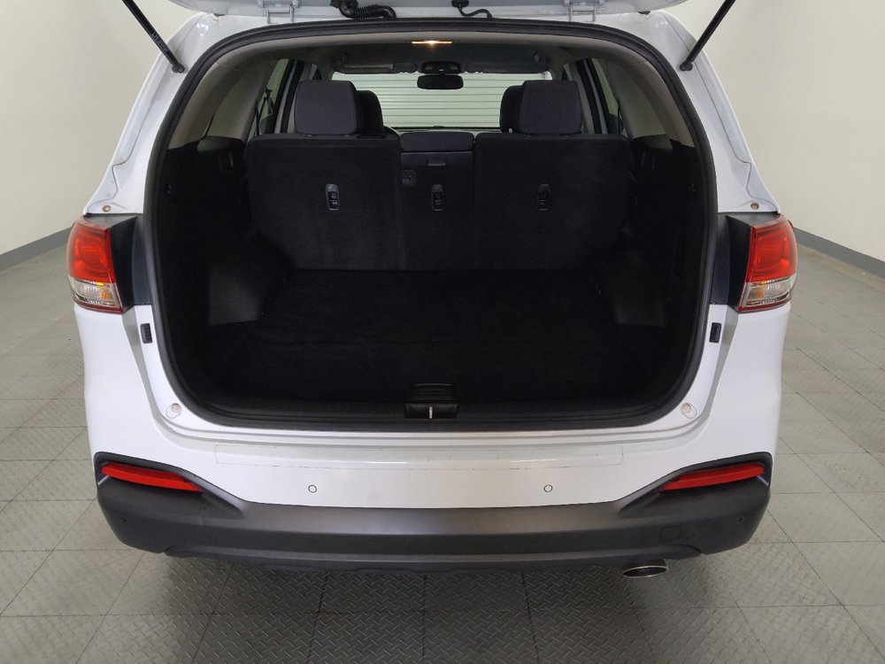Used 2017 Kia Sorento LX w/ LX Convenience Package image 29