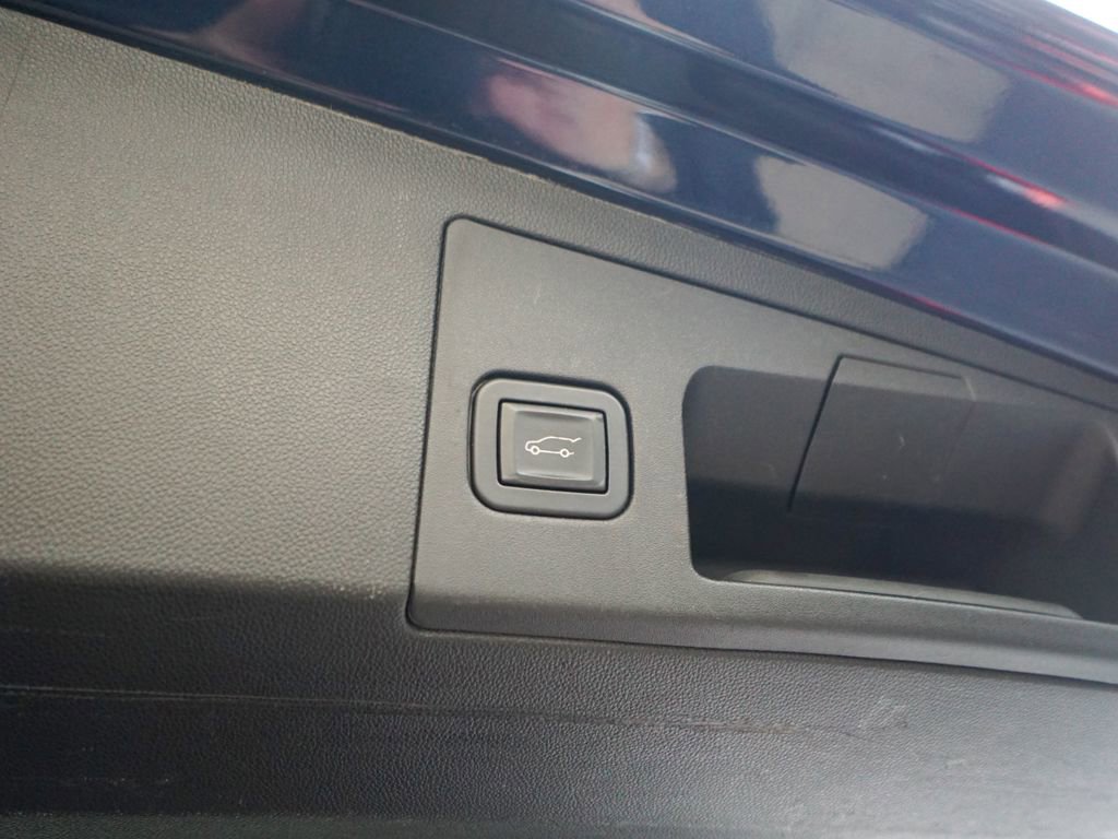 Used 2017 Cadillac XT5 FWD w/ LPO, Wheel Lock Package image 11