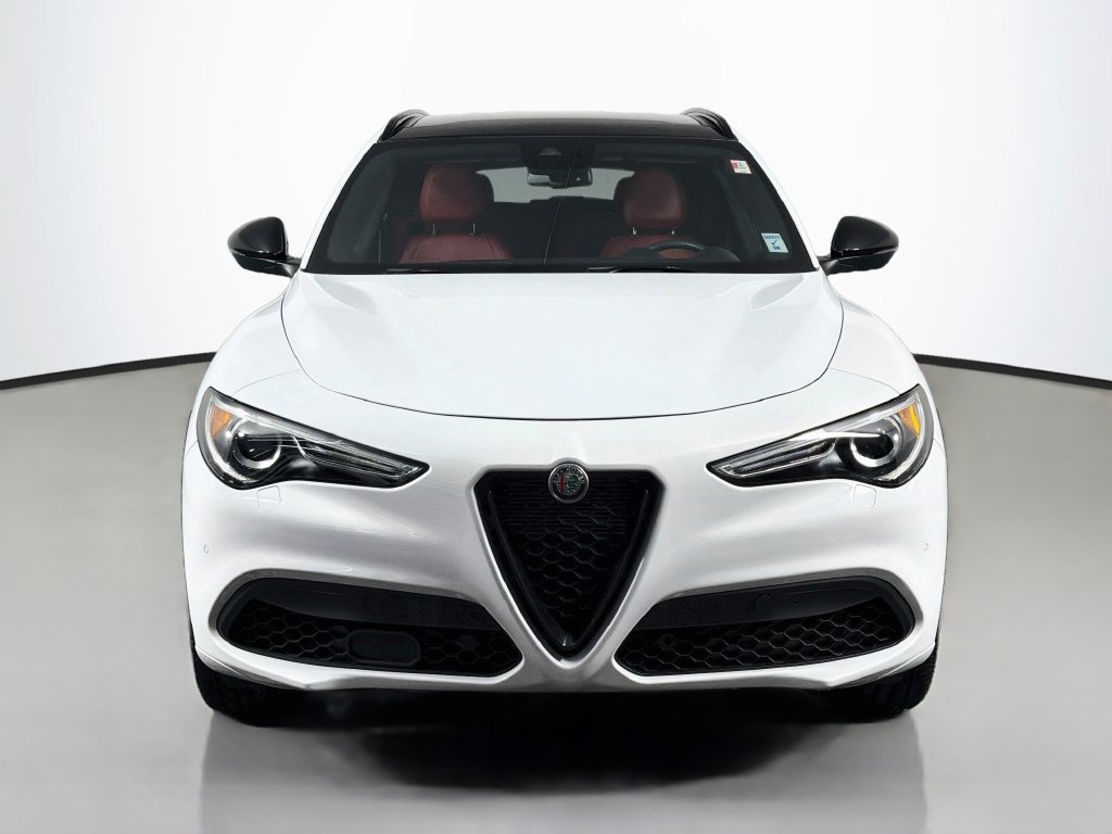 Used 2022 Alfa Romeo Stelvio Veloce AWD/4WD image 2